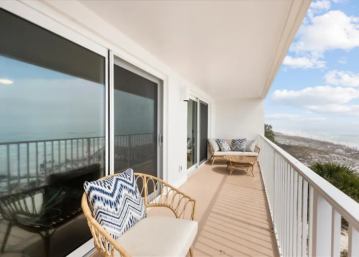 Seaglass - Oceanfront With Expansive Balcony