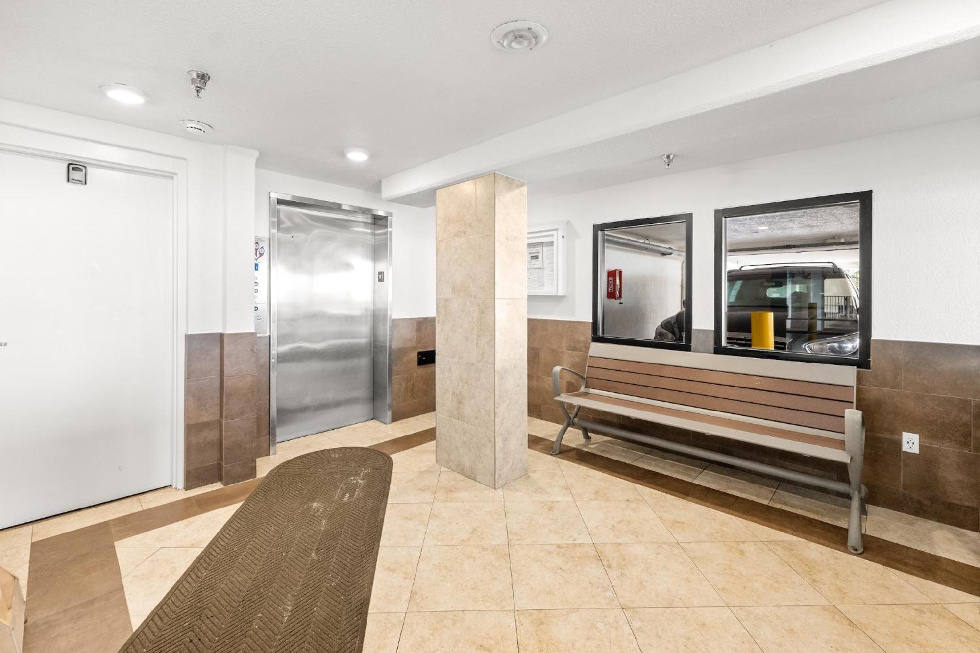 Seaglass - Oceanfront With Expansive Balcony