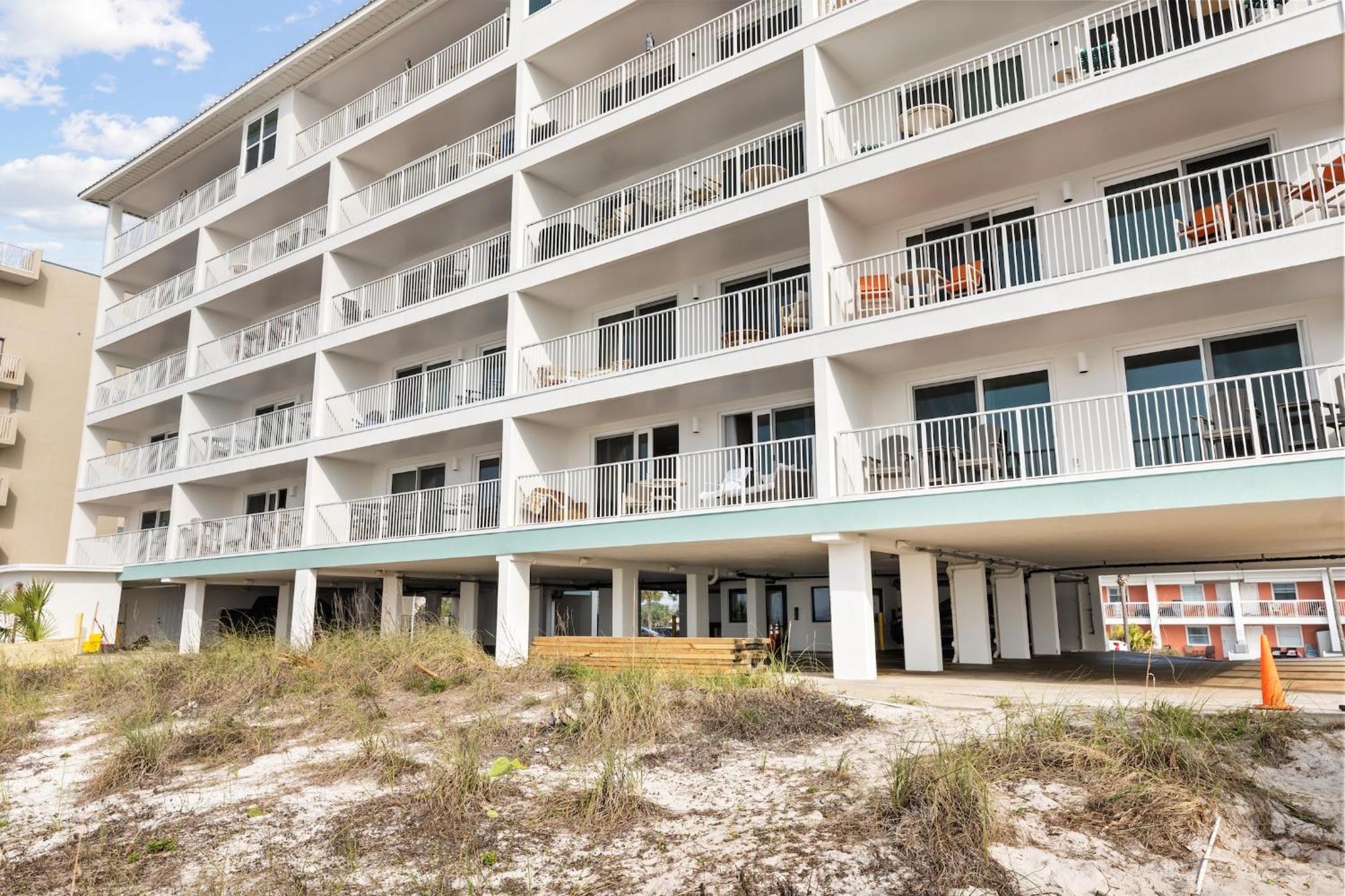Seaglass - Oceanfront With Expansive Balcony Apartment