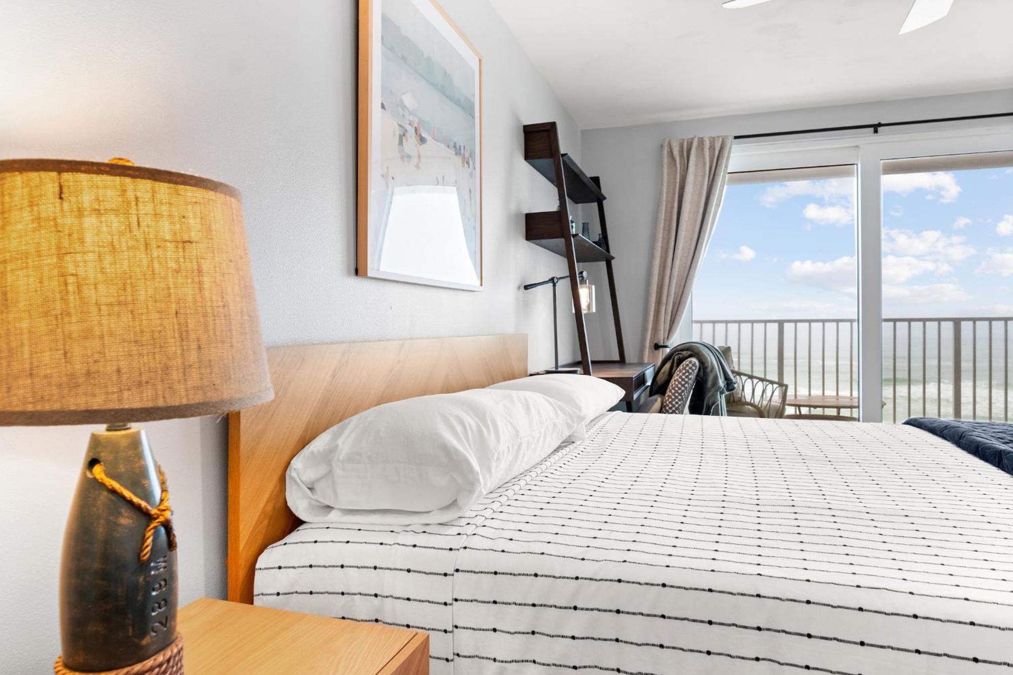Seaglass - Oceanfront With Expansive Balcony Apartment *